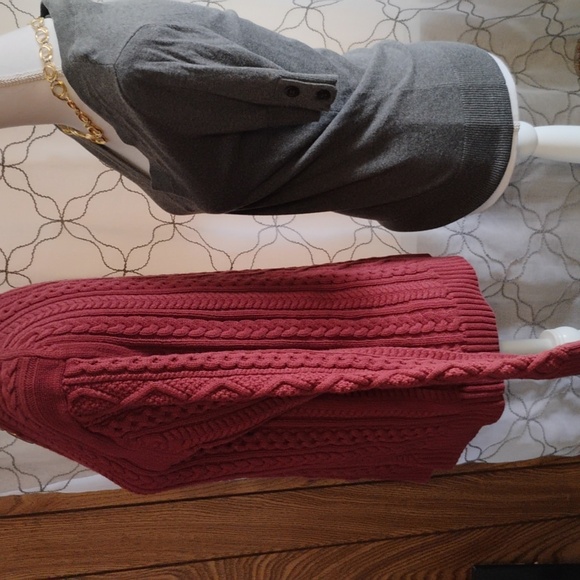 Size Medium Sweater Bundle - Picture 6 of 8